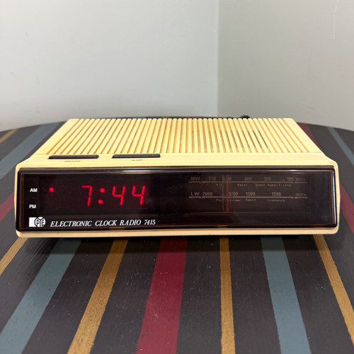Pye electronic clock radio - clock,